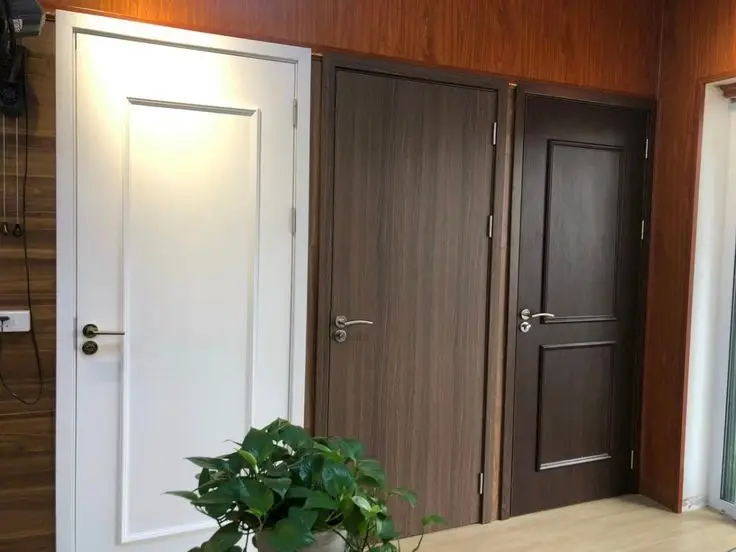 Cửa composite vân gỗ lắp cho nhà vệ sinh