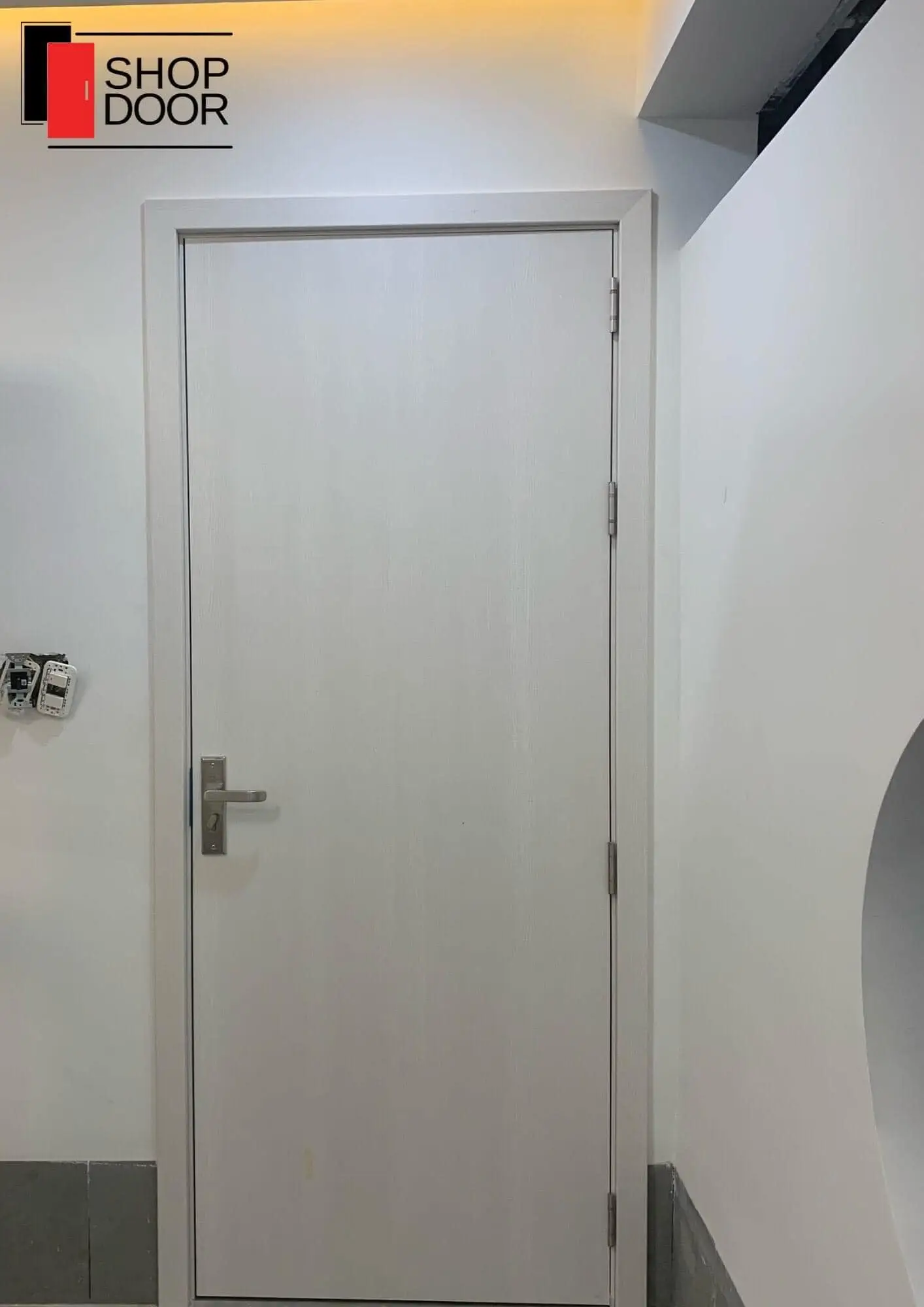 Cửa composite vân gỗ màu trắng