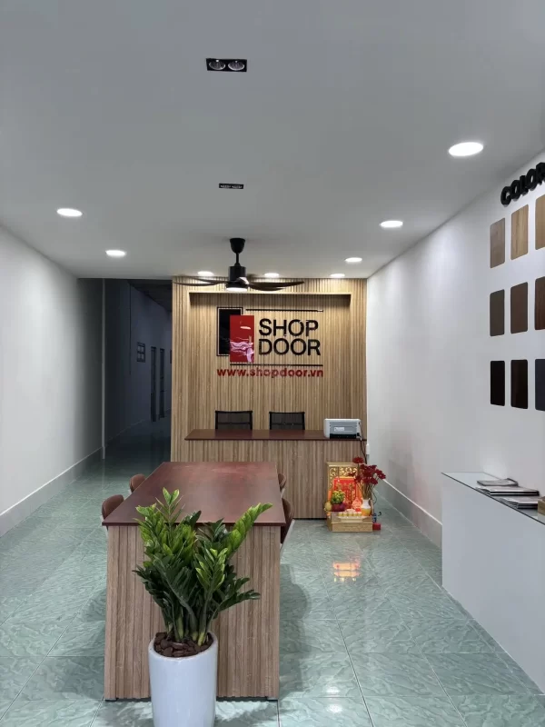 Showroom cửa composite Shopdoor Cam Ranh tại 2248 Đại lộ Hùng Vương, Khánh Hòa