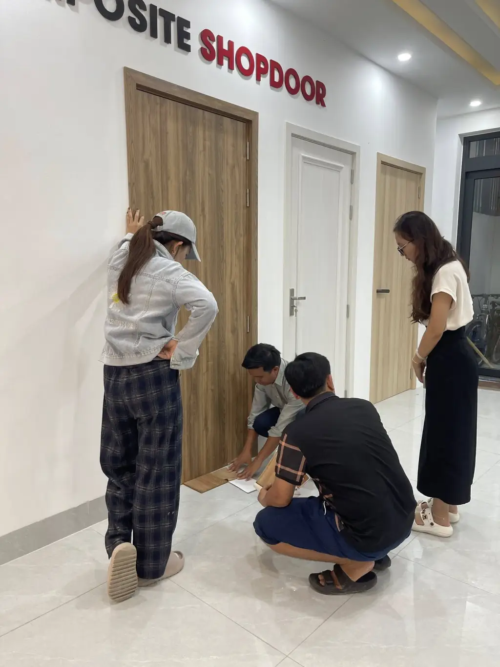chi phí lắp đặt thi công cửa gỗ nhựa composite nha trang