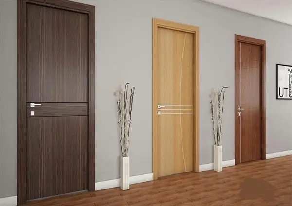 Cửa nhựa giả gỗ đẹp cho phòng khách hiện đại tại Nha Trang