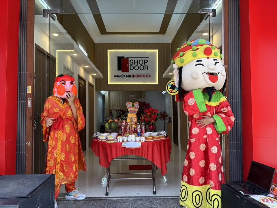 Showroom cửa composite uy tín với nhiều mẫu mã