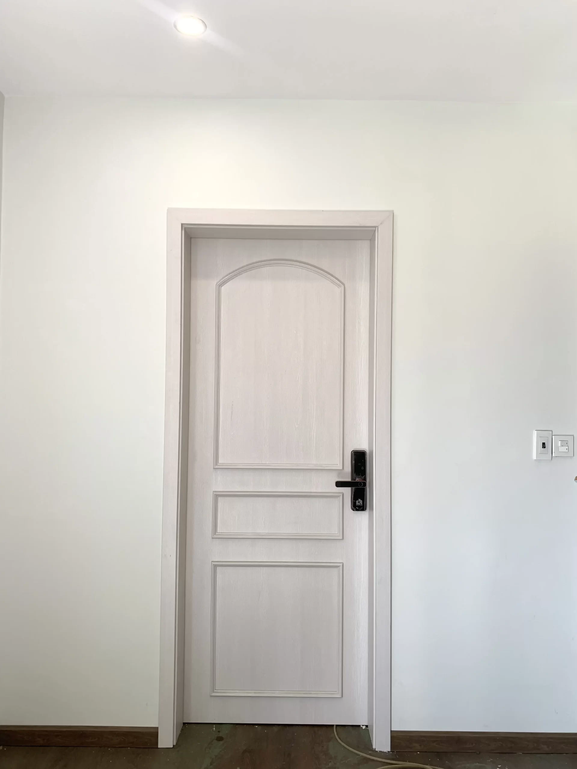 Cửa composite lắp phòng ngủ chung cư giúp cách âm tốt