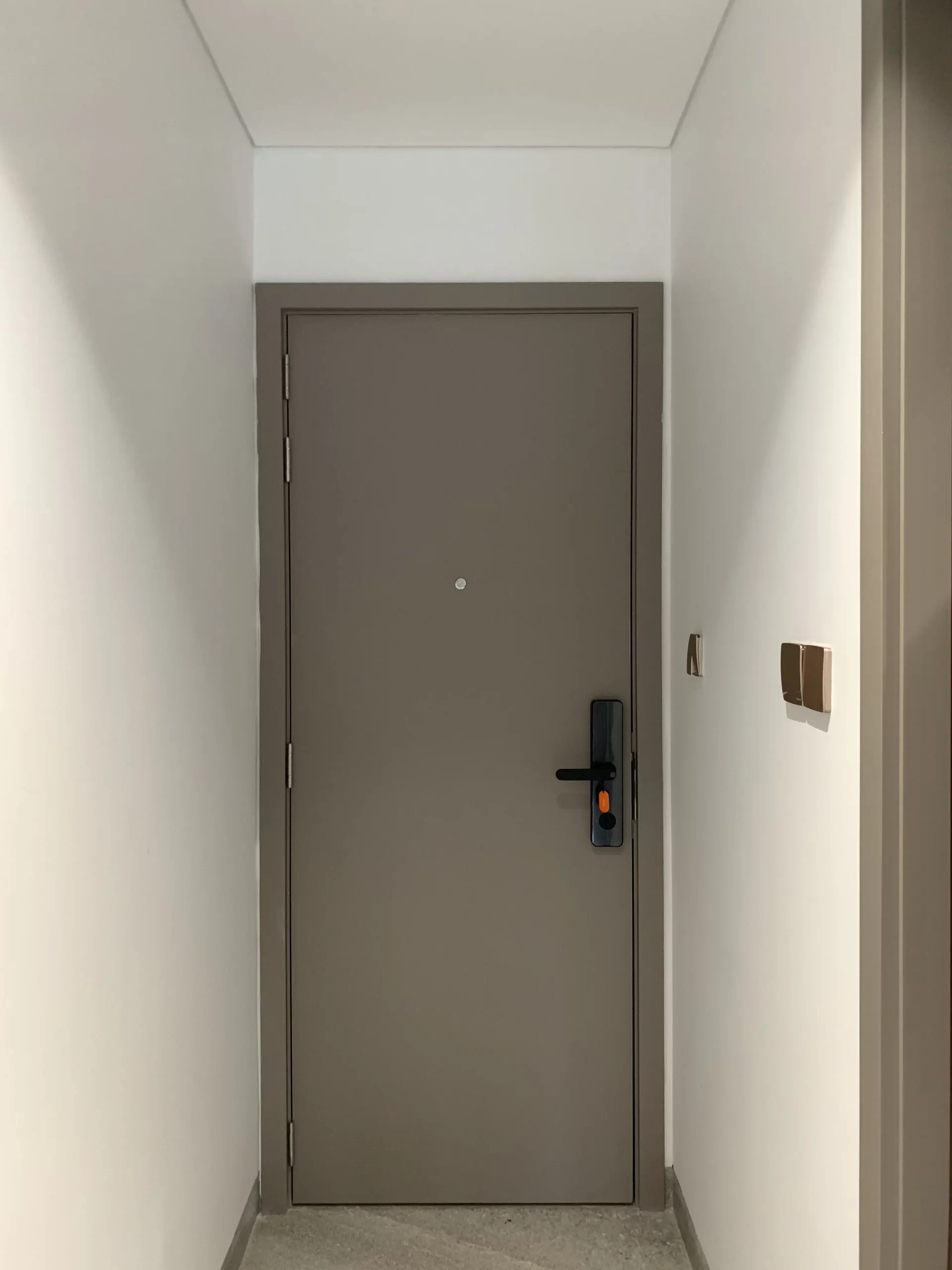 Cửa composite lắp phòng ngủ chung cư giúp cách âm tốt