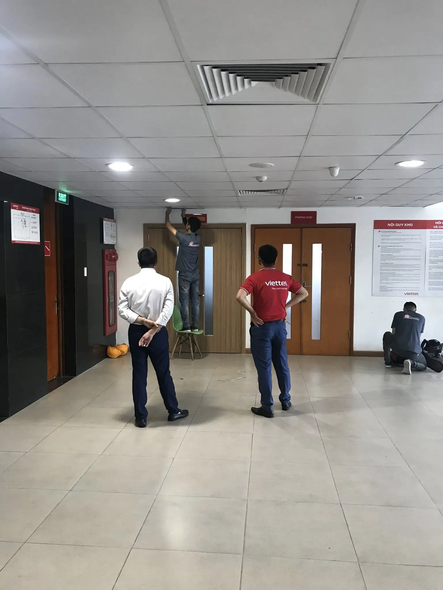 Cửa vệ sinh Composite lắp đặt thực tế tại nhà phố Bình Định