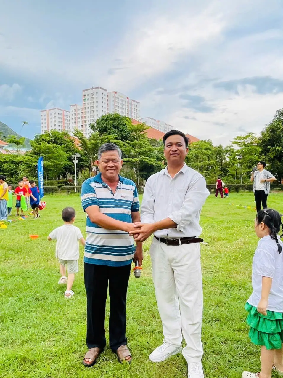 Khách hàng đánh giá cửa nhựa composite ShopDoor