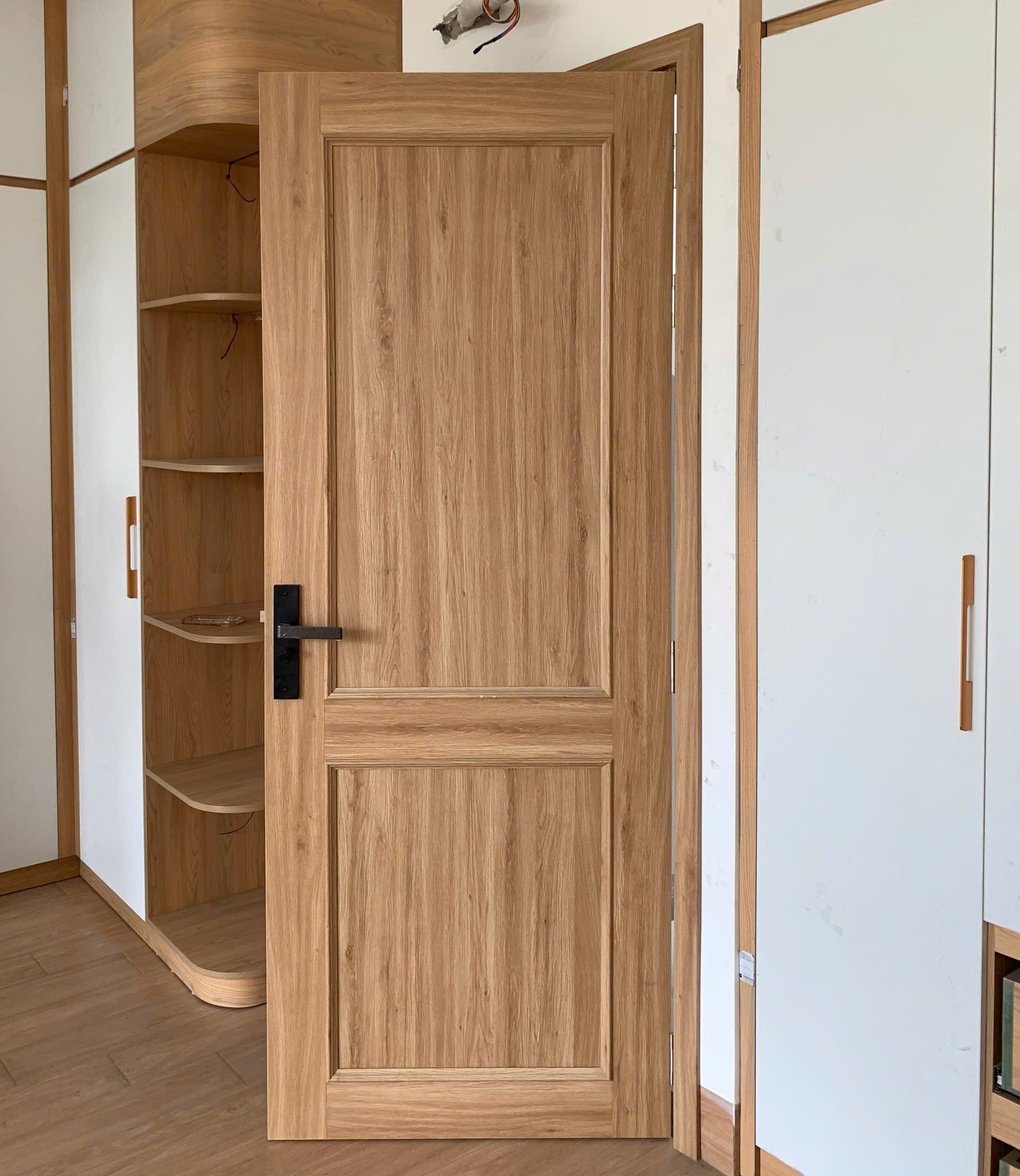 Cửa composite lắp đặt tại Nha Trang