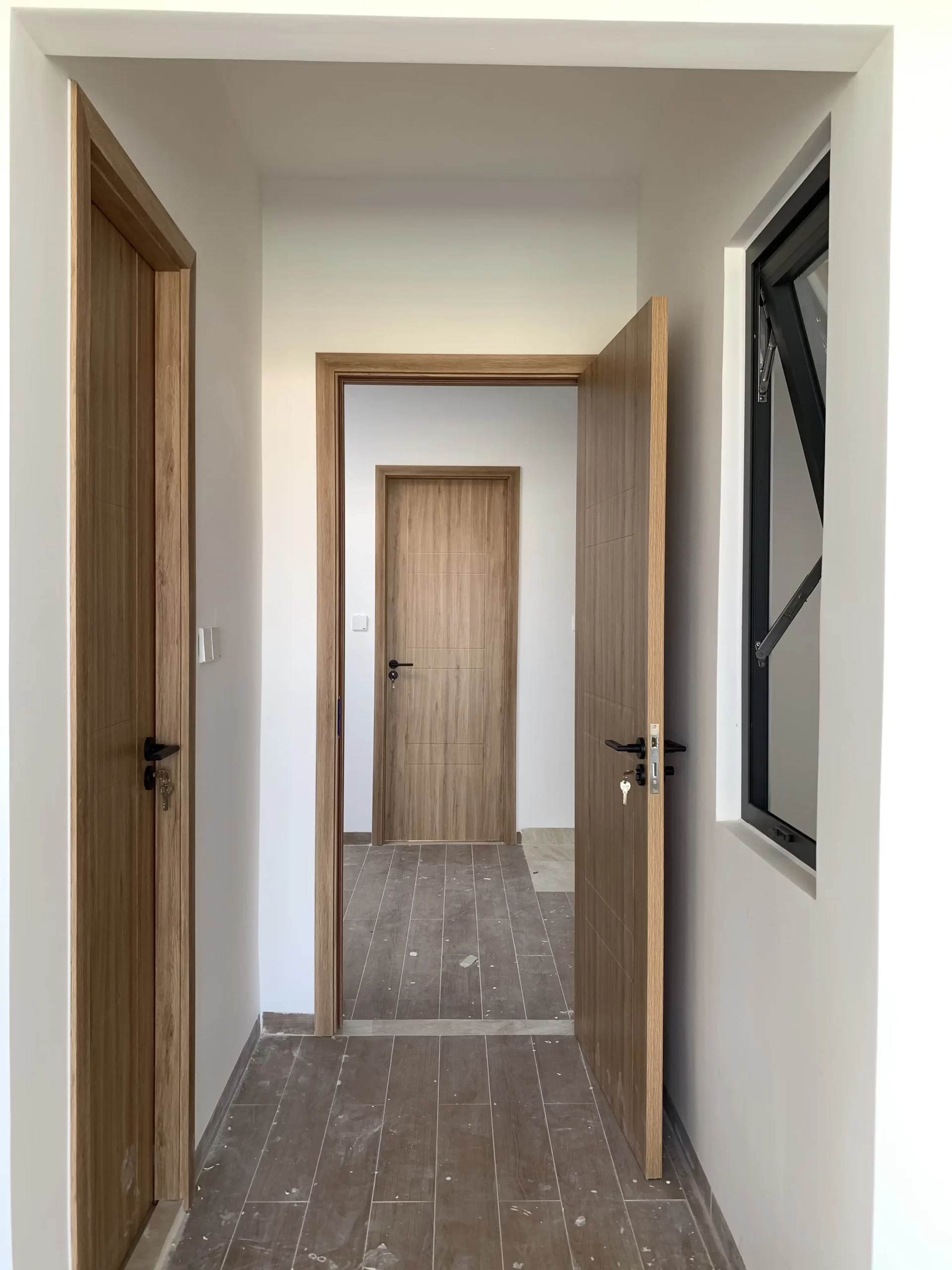 Cửa thông phòng nhựa gỗ composite màu vân gỗ hiện đại