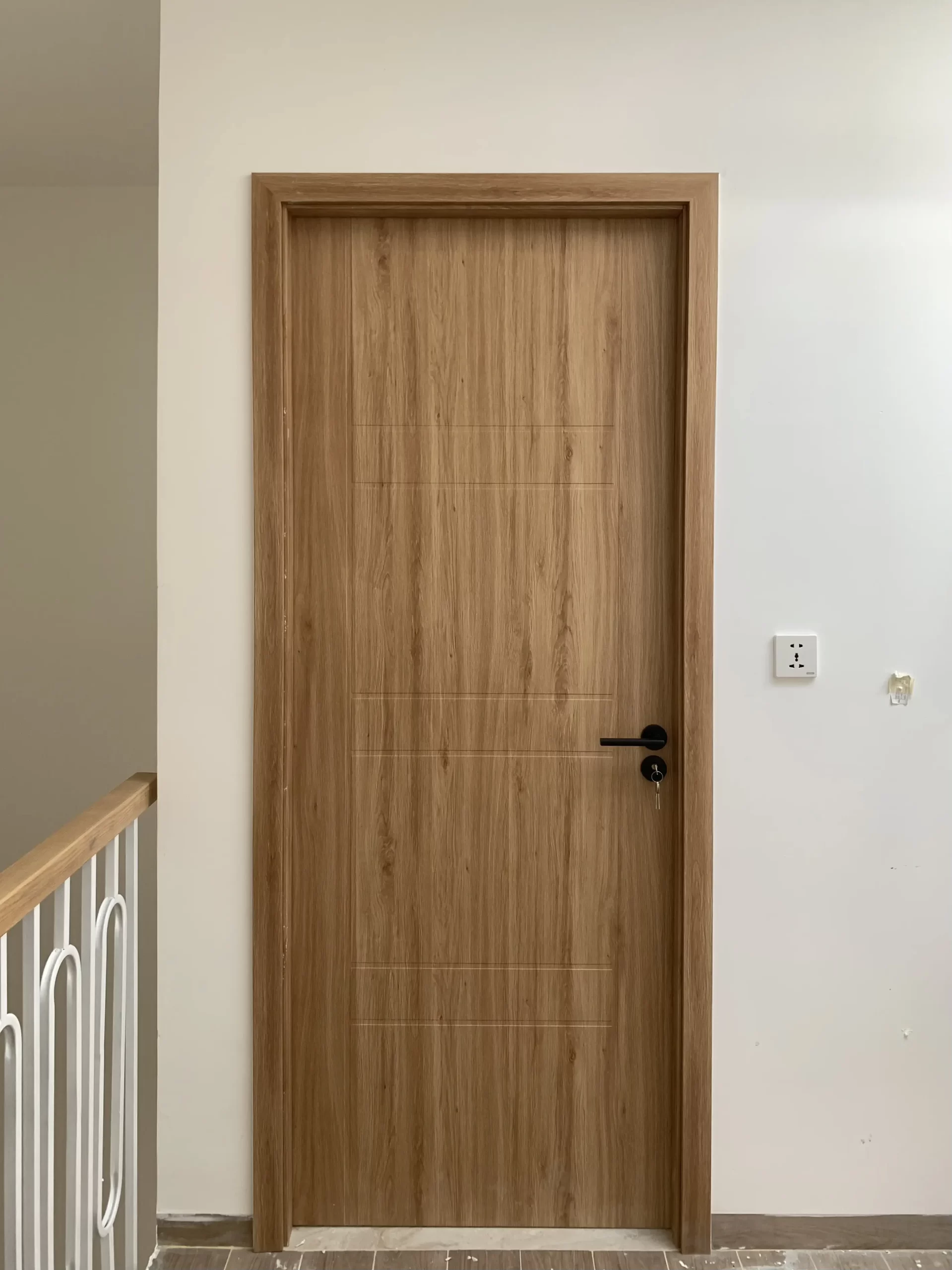 Cửa composite đóng kín, cách âm tuyệt đối cho phòng ngủ