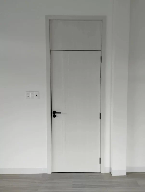 Cửa gỗ nhựa composite 1 cánh cơ bản màu trắng