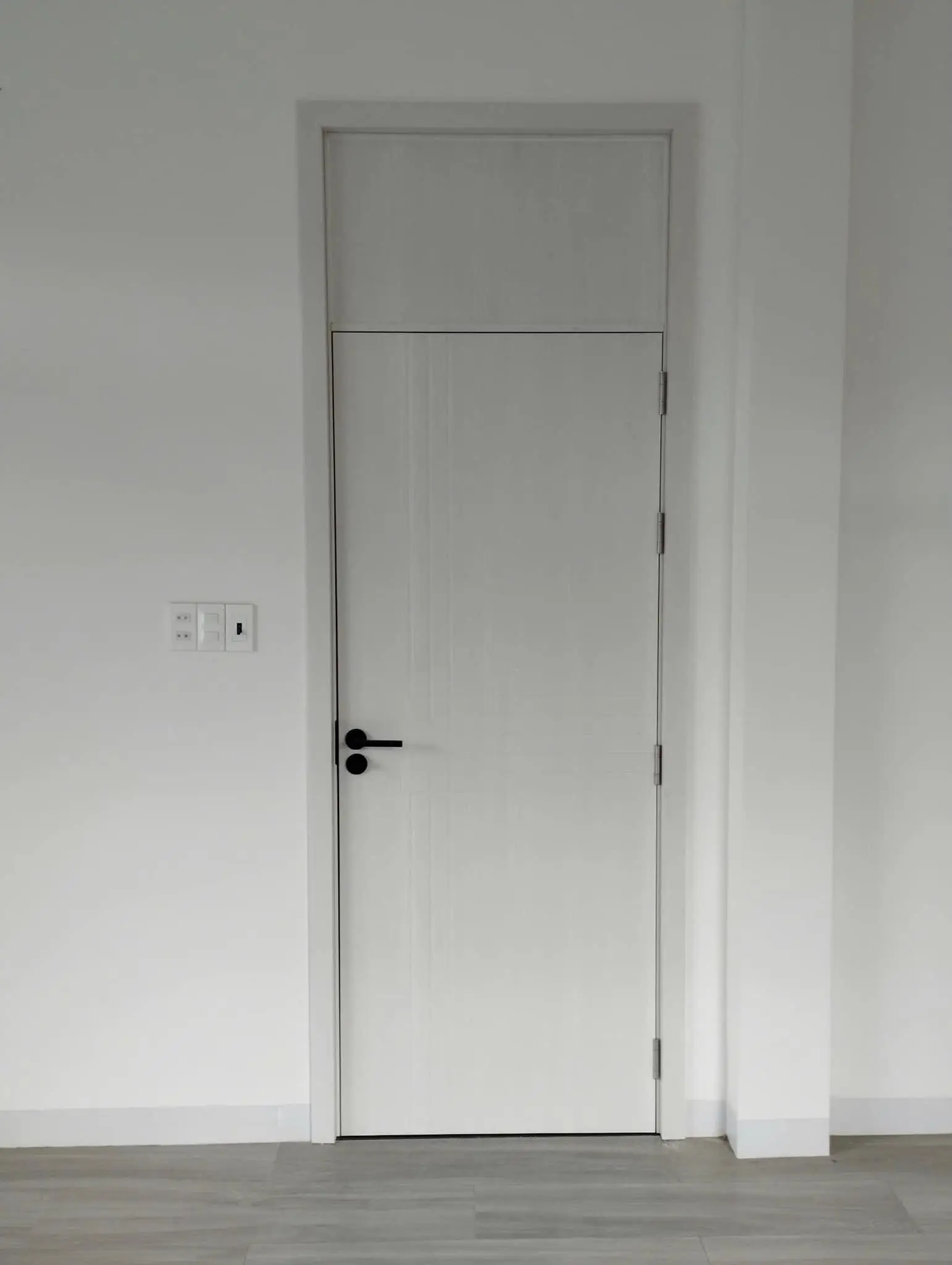 Cửa gỗ nhựa composite 1 cánh cơ bản màu trắng