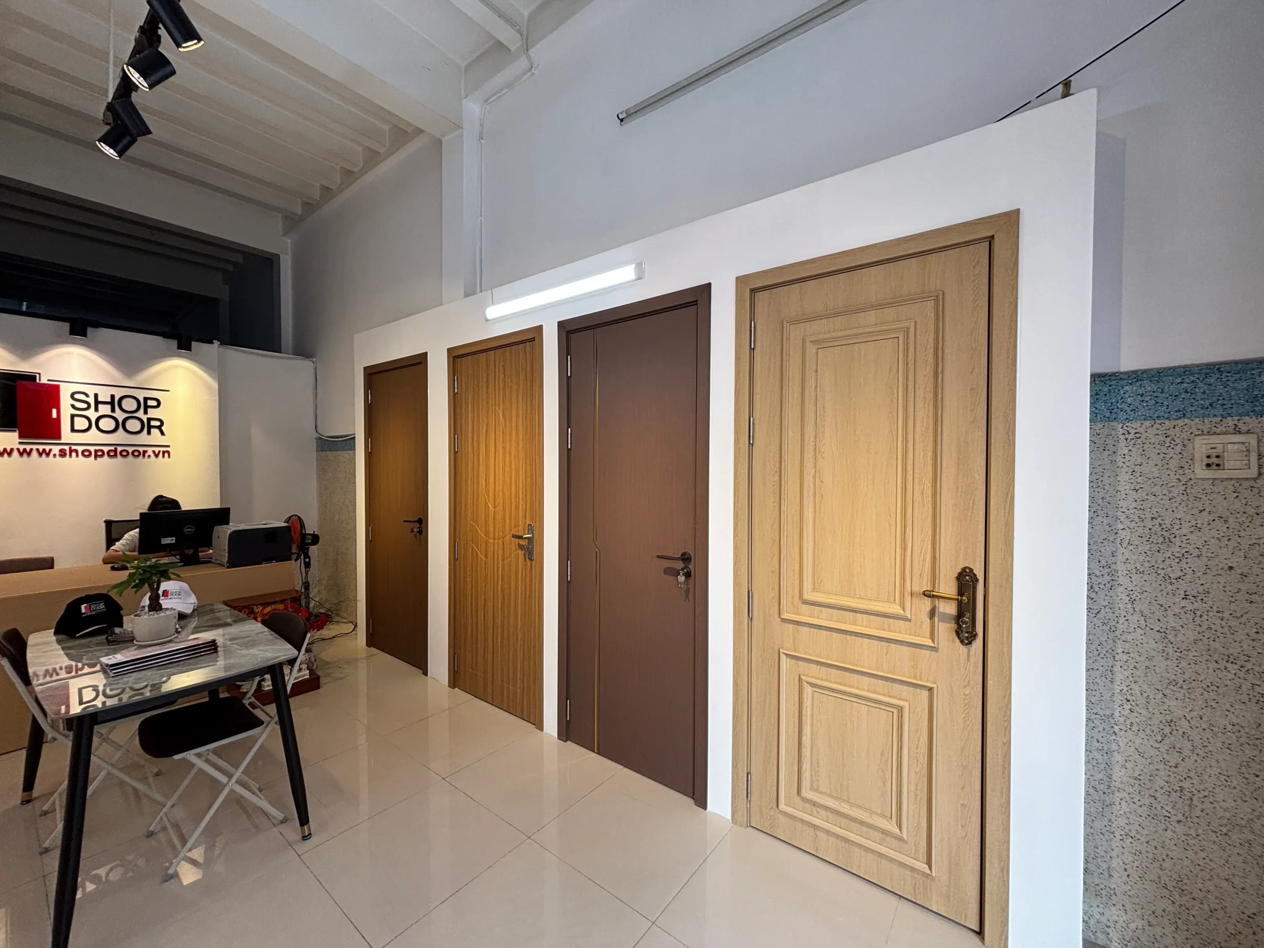 mẫu cửa vệ sinh composite hiện đại