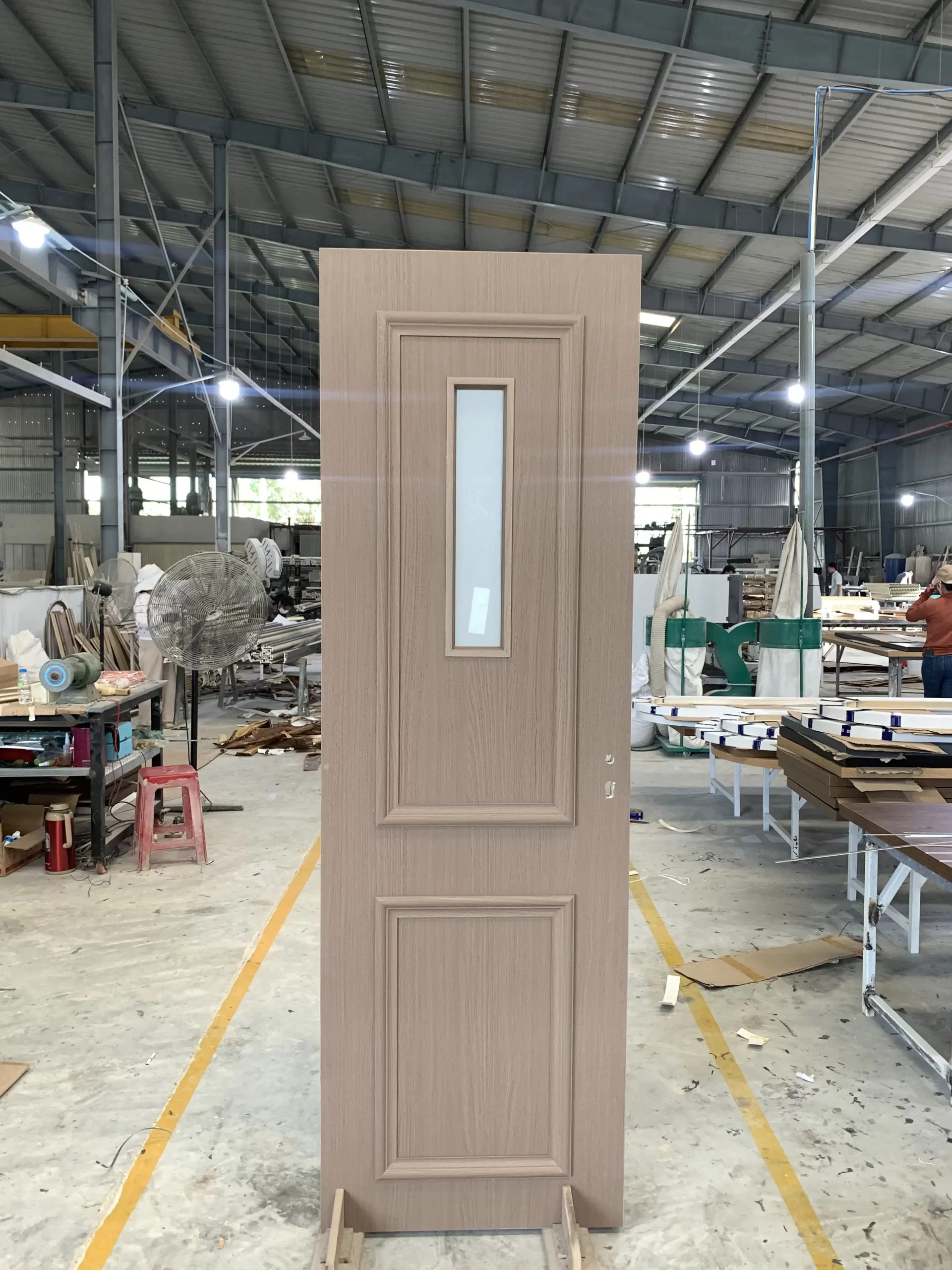 showroom cửa composite Shopdoor Nha Trang
