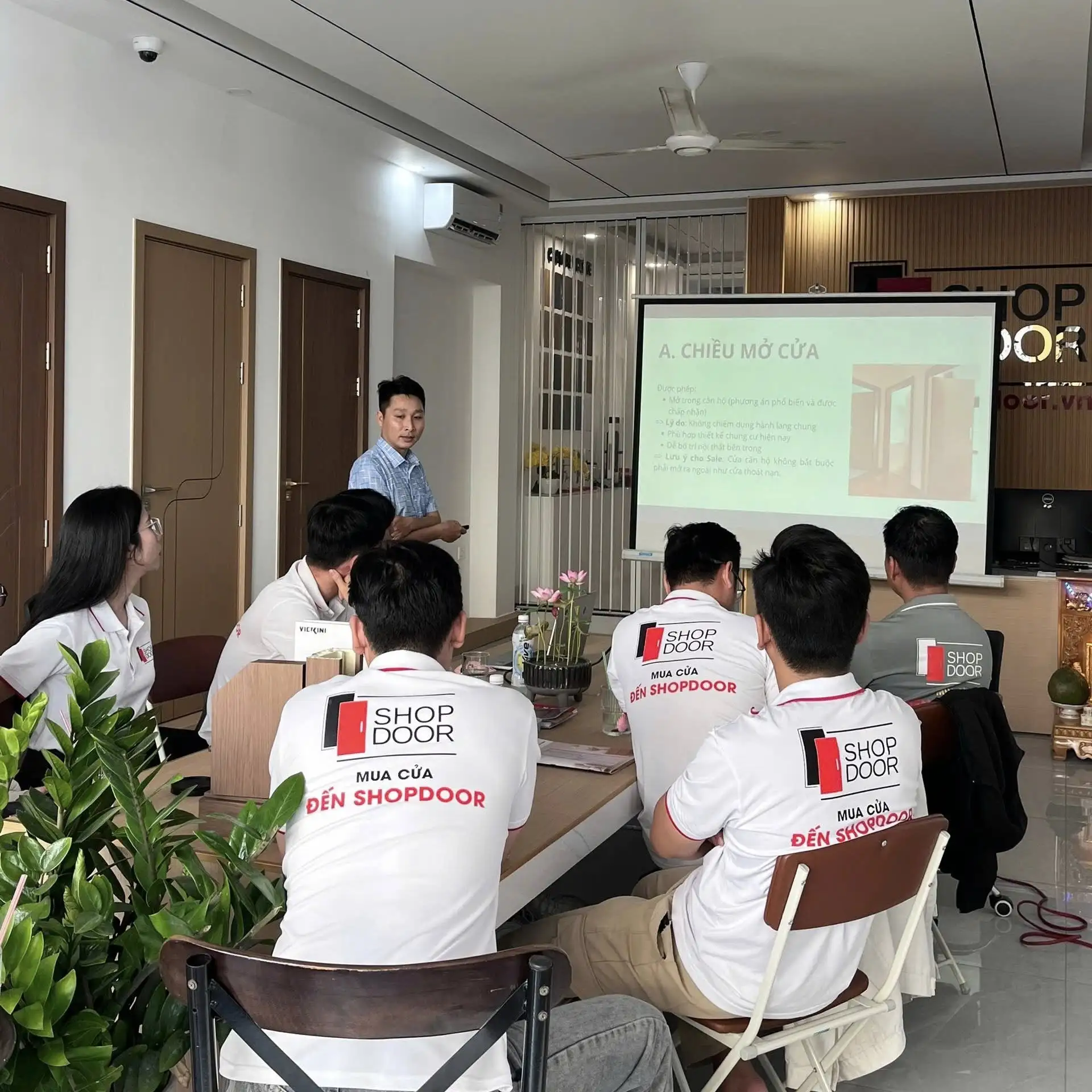 Buổi đào tạo cửa chống cháy cho đội ngũ kinh doanh Shop Door