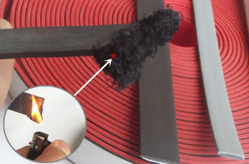 Cấu trúc carbon tổ ong của ron chống cháy (Intumescent Seal) sau phản ứng nhiệt giúp cách nhiệt và giữ vững cánh cửa