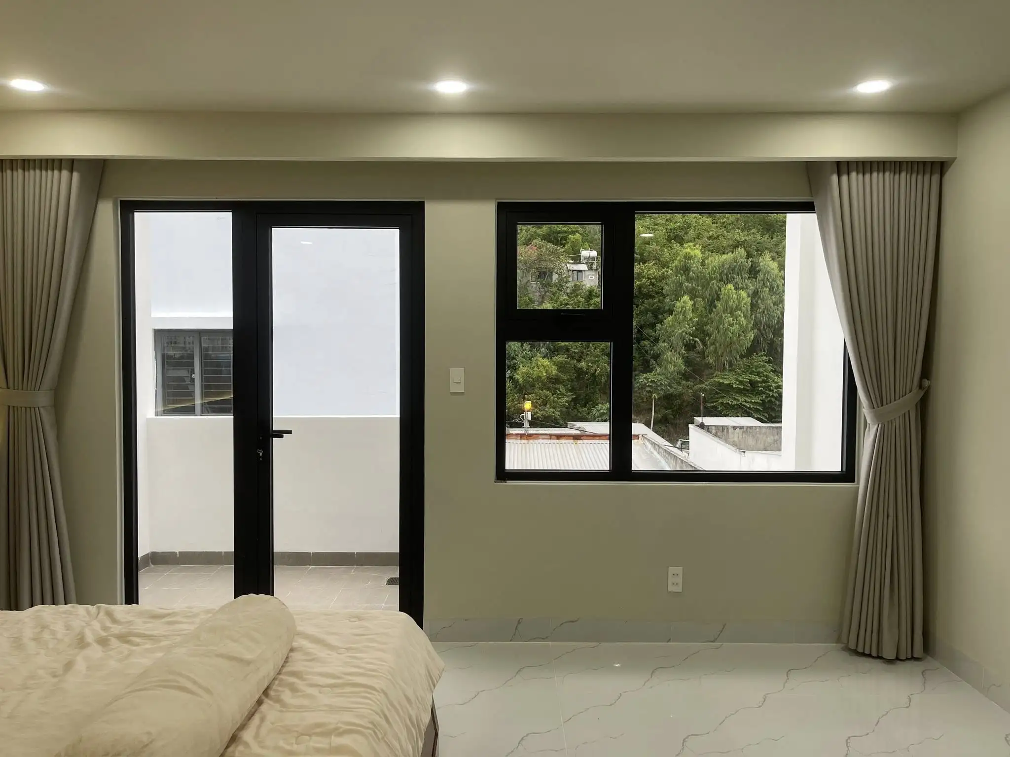 Kính chống cháy đa lớp ngăn bức xạ nhiệt hiệu quả bảo vệ an toàn cho người sử dụng