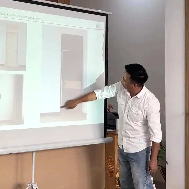 Shop Door chuẩn bị kỹ lưỡng trước khi ra mắt cửa chống cháy mới