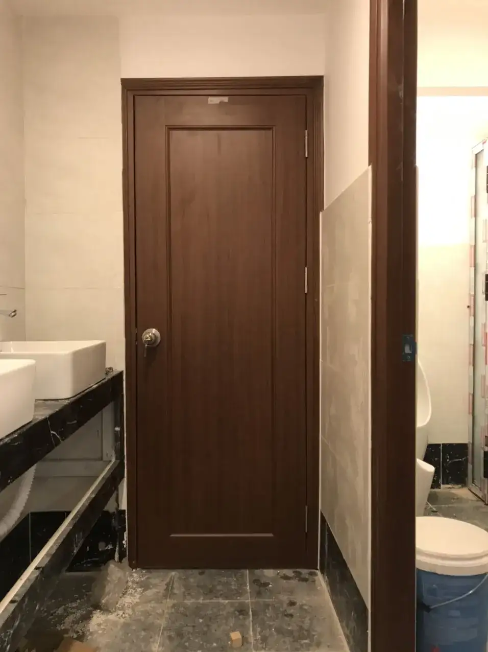 Cửa composite cho nhà vệ sinh chống nước 100%