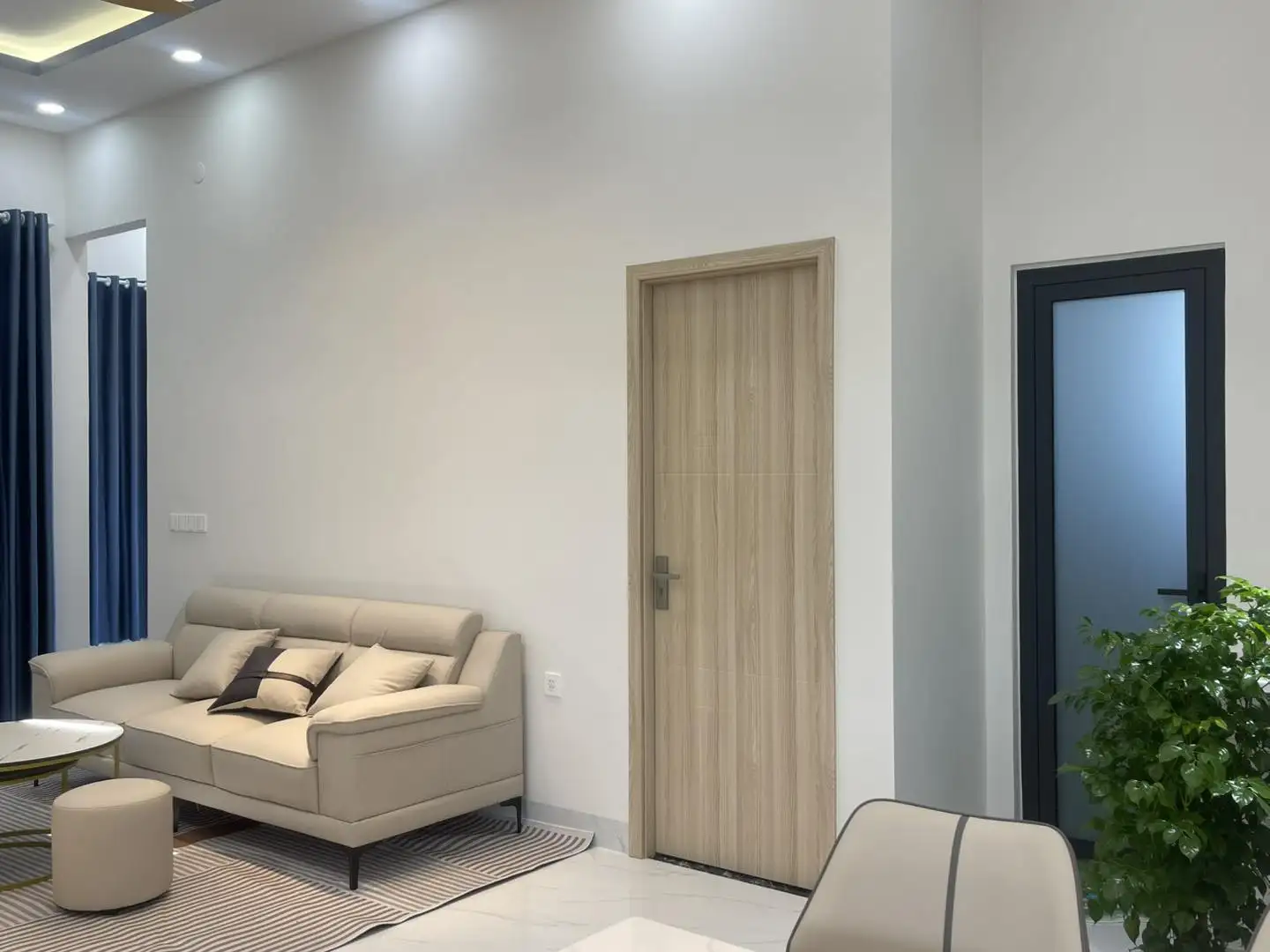 Cửa composite WC lắp cho phòng tắm gia đình