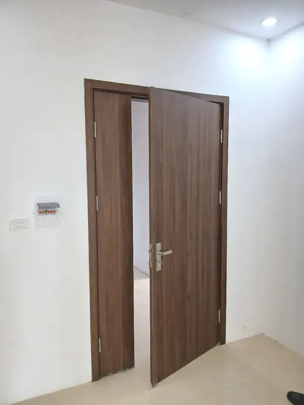 Cửa gỗ chống cháy lắp cho cửa căn hộ và phòng kỹ thuật