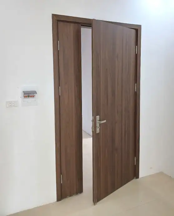 Kiểm tra cửa gỗ chống cháy tại công trình xây dựng ở Bình Định