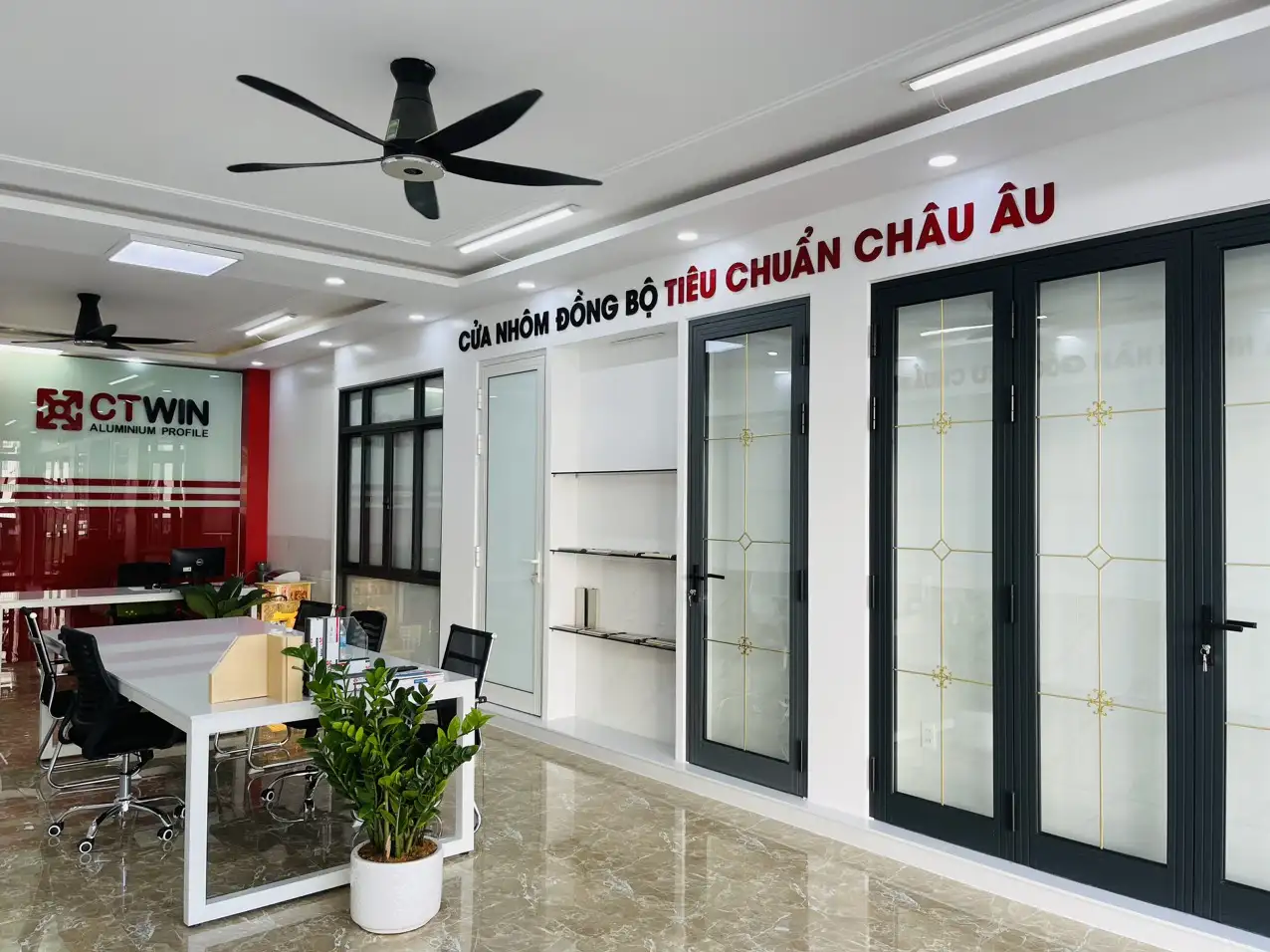 Mẫu cửa composite WC đơn giản, dễ sử dụng