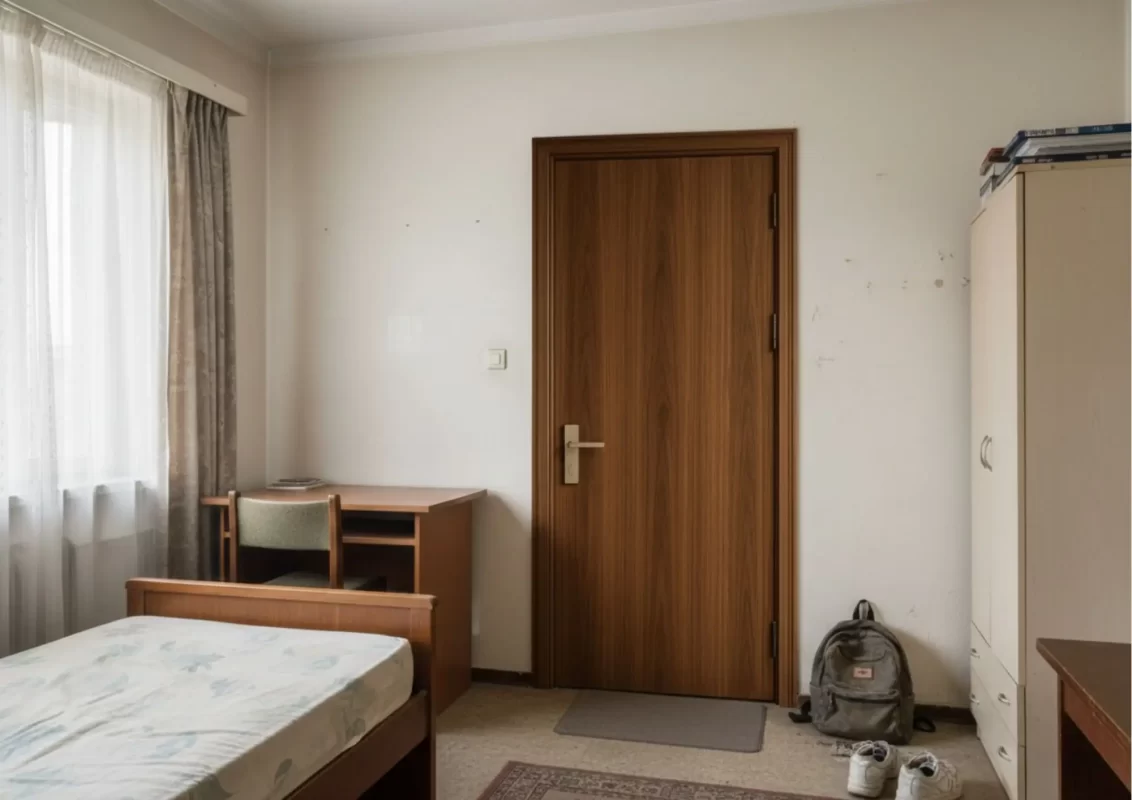 Cửa composite Bình Định cho nhà trọ phòng trọ