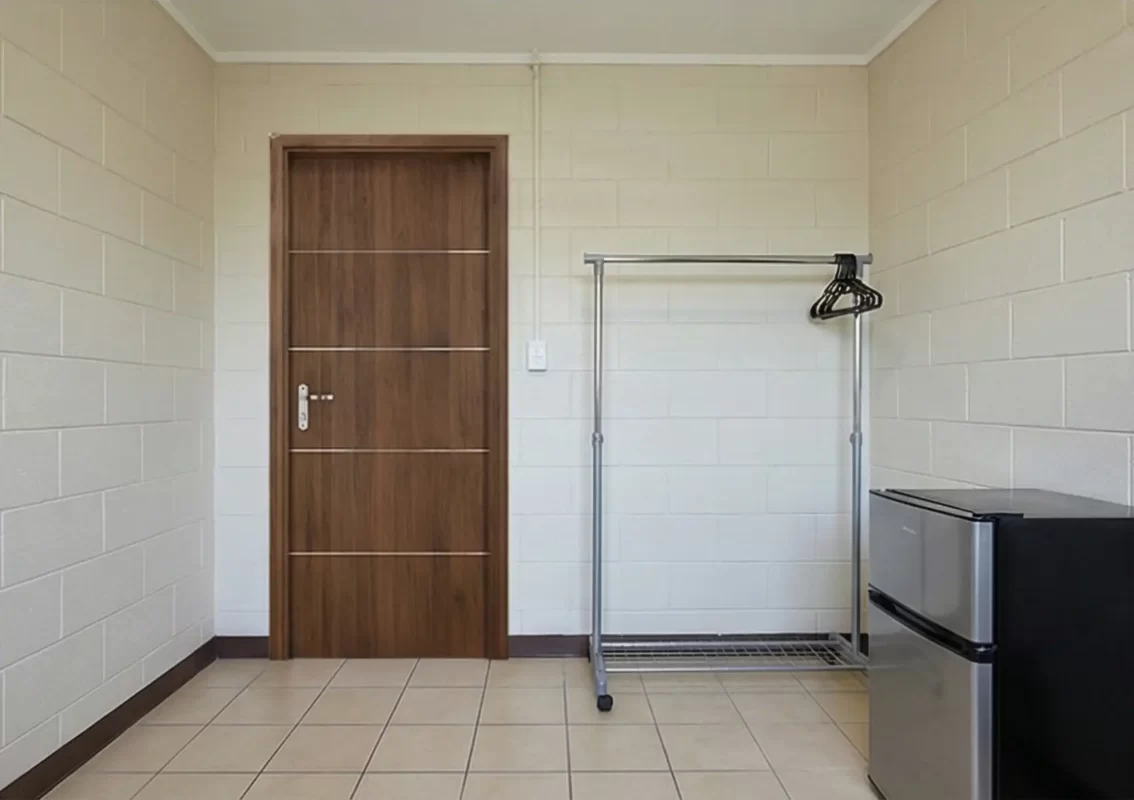 Cửa gỗ chống cháy lắp đặt thực tế cho nhà ở tại TP.HCM